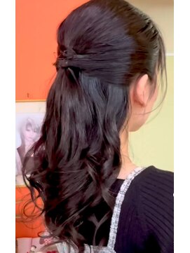 トータルヘアサロンカマダ トップタイトなハーフアップ