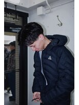 ウェルネス(Wellness) センターパートテーパーフェード