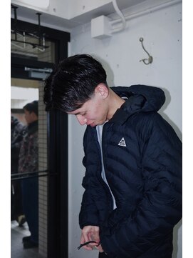 ウェルネス(Wellness) センターパートテーパーフェード