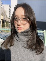 ブラウン(BROUN) 春におすすめ、優しさのあるオリーブベージュ
