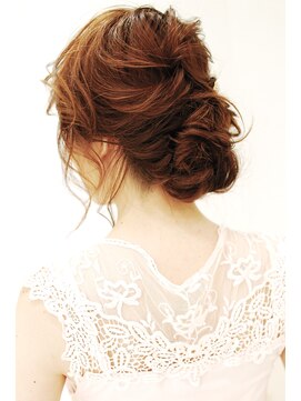 ゲッカビジン(GEKKABIJIN) 毛流れを出した大人アップ《ヘアセット&着付 GEKKABIJIN》