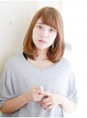 内巻きワンカールのミディアムボブ