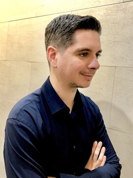 グレイスフル バーバープラチナム 六本木店(Graceful Barber platinum) ナチュラルフェードアップバング大人メンズショート＜理容室＞