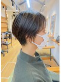 小顔と今っぽさを同時に叶えるハンサムショート