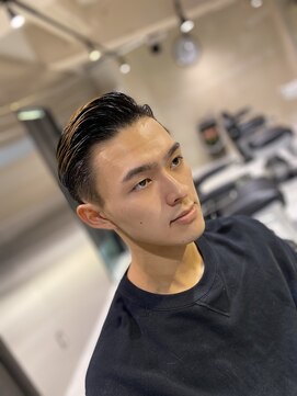 フランクスバーバーザスタンド(Frank’s barber the stand) 七三分けテーパーフェードE