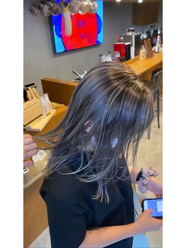 ビー(bee) バレイヤージュ