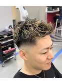 スキンフェード×白金メッシュ×ツイストパーマ