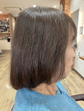 アートイン ミディアム前上がりボブ