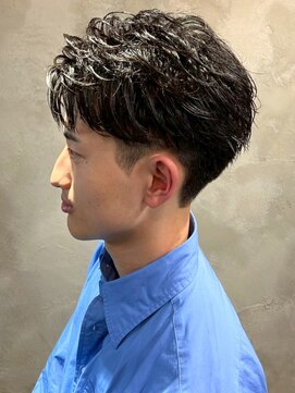 ディスイズバーバーフォース(THIS IS BARBER 4th) 毛流れパーマ ニュアンスパーマ ビジネス 爽やかショート