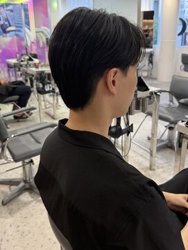 ユーフォリア 渋谷グランデ(Euphoria SHIBUYA GRANDE) メンズスタイル メンズカット センター分け 毛流れカット AKARI