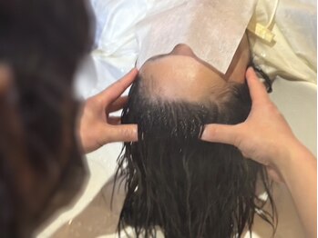 TROF Hair＆Relax【トロフ】の写真/【都府楼駅徒歩4分】アロマ資格保有◎広々としたプライベート空間×癒しのヘッドスパで寛ぎのひとときを