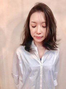 美容室 スイミー(Swimmy) 外ハネをだしたレイヤースタイル