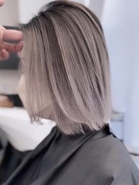 サイン 表参道(SIGN) エアータッチバレイヤージュ白髪ぼかし／ケアブリーチハイライト