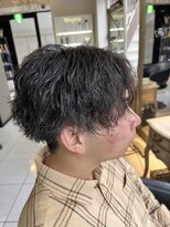 アイズ 海老名(AIZU)&nbsp;ツイストスパイラルパーマ　センターパート　波巻きスパイラル