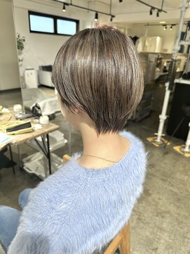 ニュート(Neut ) ショートヘアショートスタイルアッシュベージュカラー