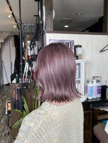 ヘアー リードレス(hair Re:dress)&nbsp;ピンクメッシュ外ハネミディスタイル