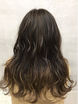 アコーズ ヘア トクシゲ(accord s hair Tokushige)の写真/トレンド&似合わせで肌までキレイに魅せるオシャレヘアカラー♪グレイカラーもしっかりキレイに染まる!