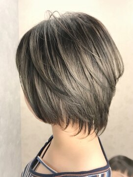 ショートレイヤーウルフカット外国人風モードマーメイドアッシュ L リープス ラックスビー Leaps Luxbe のヘアカタログ ホットペッパービューティー