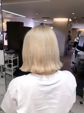 リーオオサカ(Lee Osaka) ブロンドカラー