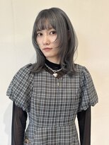 イル(ill)&nbsp;グレー　寒色カラー　透明感　レイヤーカット