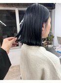 切りっぱなしボブ　ネイビーカラー