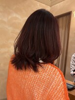 ミディアムレイヤーチェリーブラウンワンカール流れる前髪銀座