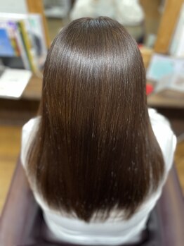 業界初のヒト型ヘアセラミドを高配合した最新システムトリートメントで髪質改善！シルクのような美髪へ♪