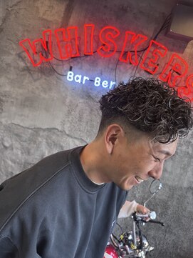 ウィスカーズ(Whiskers) Slicked-back perm × highlight