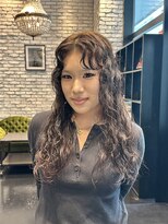 エン(YENN)&nbsp;海外風　スパイラルパーマ　ロング