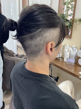 コアフィールフィス(COIFFURE fils) 【見附　今町】マンバン　刈り上げ