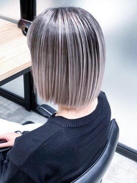 シオン(shion) ホワイトブロンド似合わせカットメルティカラー_ba420641