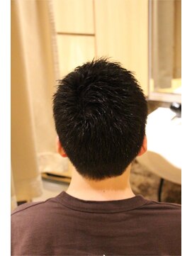 ヘアーモードキクチ 日本橋三越前店 ツンツンショート