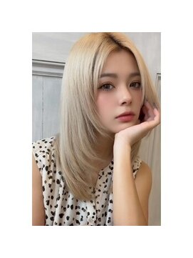 ランソ(RUNSO) ハイトーンのミディアムレイヤーカット