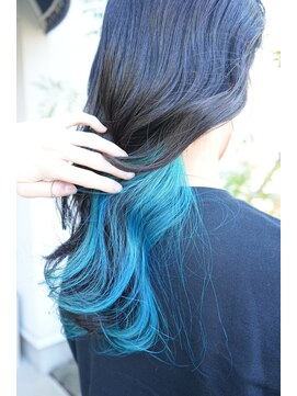 チェロ 中町(CHERO) ★美髪透明感カラー＃インナーカラー＃フェミニンロング＃ブルー