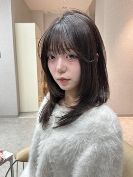 天神美容室 ミディアムレイヤーカットハッシュカットグレージュ