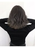 暗髪グレージュ・切りっぱなしミディアム