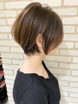 アンド ストーリーズ(&STORIES)&nbsp;耳かけ/ショートボブ/フォギーベージュ/ウェーブパーマ【江角】