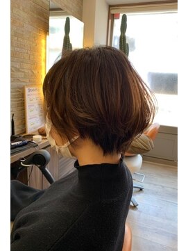 エムツージェイ(M2J) スッキリショートボブ