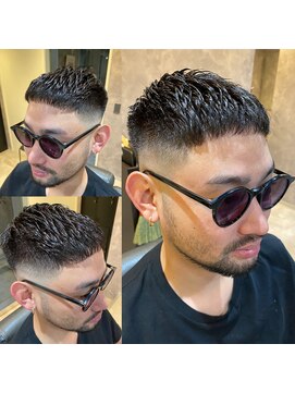 メグロバーバーショップロッポンギ 目黒六(MEGURO BARBER SHOP 6PPONGI) 黒髪フェード クロップ