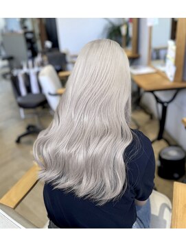メゾンイロ(Maison I.R.O+) ホワイトブロンド×ヨシンモリ