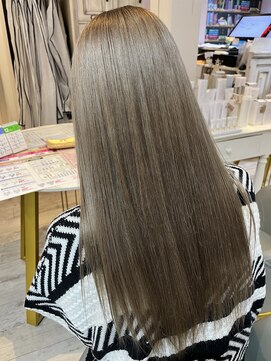 ハグクレア(HUG CLAIRE) ダブルカラーミルクティーグレージュロング春日井市