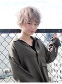 ピンクモーブのベージュカラーでノーブルショート