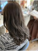 透けるグレージュ