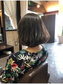 透けるアッシュグレーボブ