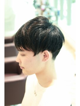 ウイバイファースト(u'i by first) 正統派ツーブロックマッシュショートスタイル