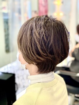 プレデフリュー 北白川本店(PUREE de FLEURS) 40代/50代/60代/ショート/白髪ぼかし/ハイライト/グレー/大人