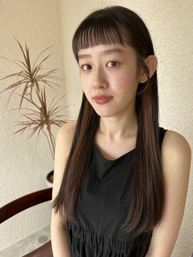 キュー(que) お洒落重めロング× オン眉