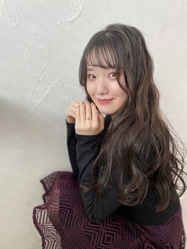 ロストシティ 横浜(LOST CITY) フェミニンウェーブヘア×ナチュラルアッシュ