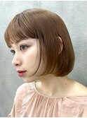 小顔丸みショートボブ×ぱっつんベージュカラー
