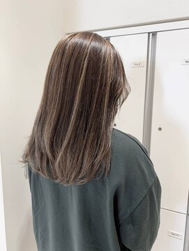 ロハスバイケンジ(LOHAS by KENJE) 白髪ぼかしで白髪染めも明るくオシャレに